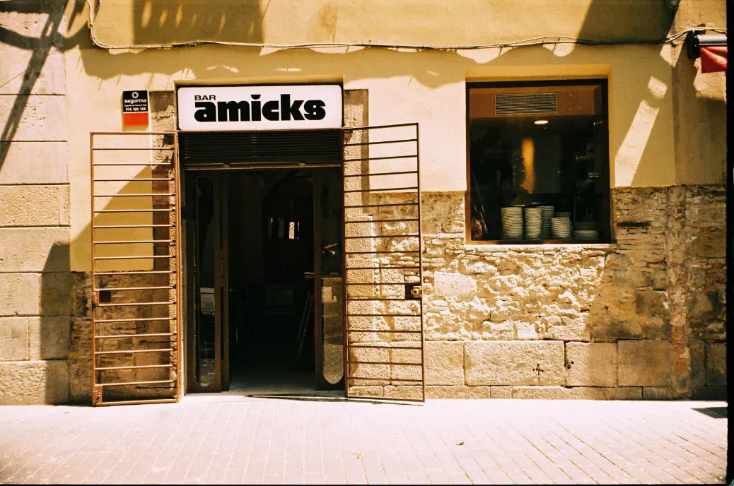 The front of Bar Amicks on Carrer de l’Allada-Vermell