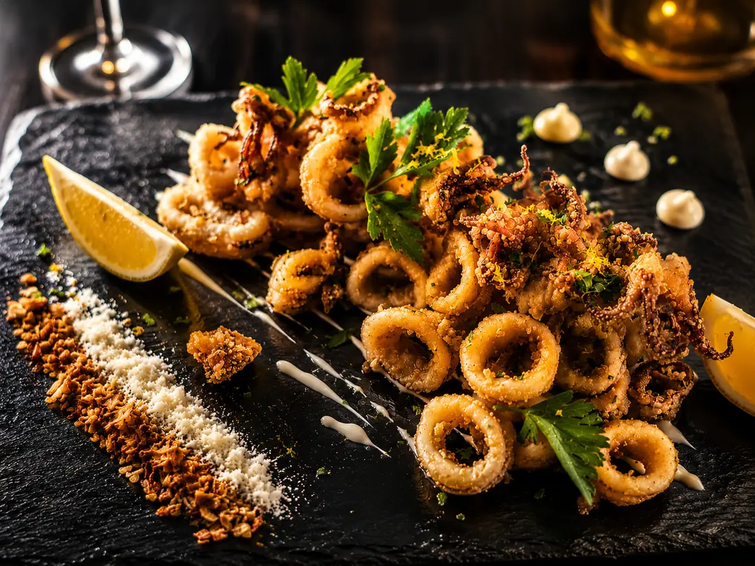 Calamares a la andaluza con mayonesa de lima
