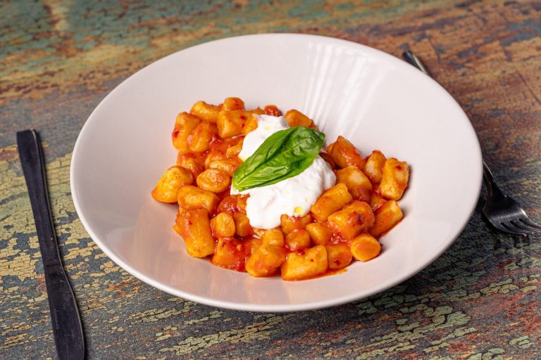 Gnocchi calabresi con salsa di nduja piccante e burrata