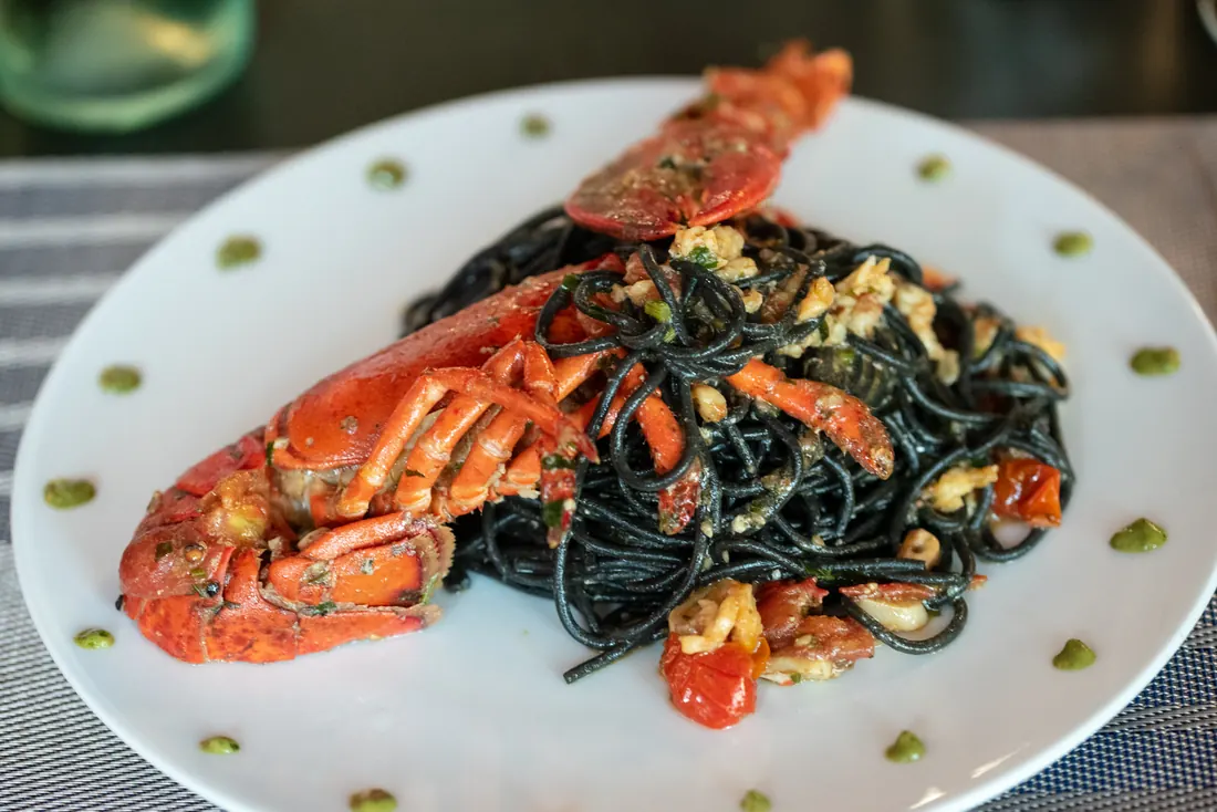 Espaguetis negros con bogavante